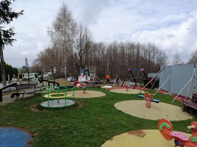 Modernizacja placu zabaw przy Szkole Podstawowej  w Broniszowie
