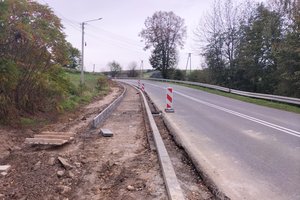 Budowa chodnika w m. Wielopole Skrzynskie - img_20231009_113223.jpg