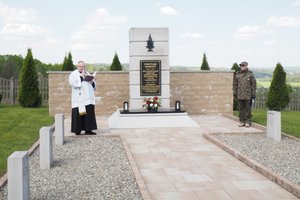 Uroczystość podsumowująca rewitalizację Cmentarza Wojskowego  w Wielopolu Skrzyńskim - p1011616.jpg