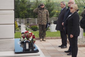 Uroczystość podsumowująca rewitalizację Cmentarza Wojskowego  w Wielopolu Skrzyńskim - p1011625.jpg