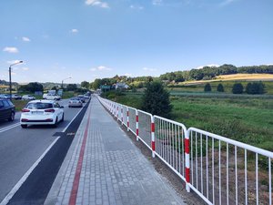 Budowa chodnika dla pieszych przy drodze wojewódzkiej w Wielopolu Skrzyńskim