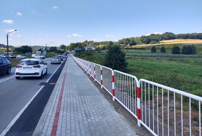 Budowa chodnika dla pieszych przy drodze wojewódzkiej w Wielopolu Skrzyńskim