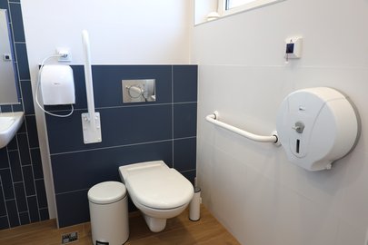 Oddanie do użytku sanitariatów dla chłopców w Szkole Podstawowej im. Tadeusza Marii Kantora w Wielopolu Skrzyńskim.