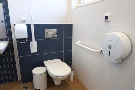 Oddanie do użytku sanitariatów dla chłopców w Szkole Podstawowej im. Tadeusza Marii Kantora w Wielopolu Skrzyńskim.