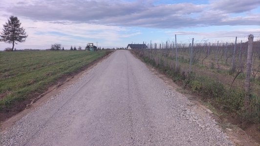 Modernizacji drogi dojazdowej do gruntów rolnych (winnicy) w m. Brzeziny