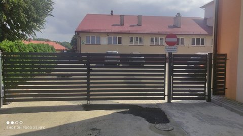 Wykonanie ogrodzenia przy szkole podstawowej w Wielopolu Skrzyńskim - Etap II