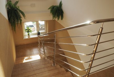przebudowa klatki schodowej w części budynku Urzędu Gminy Wielopole Skrzyńskie