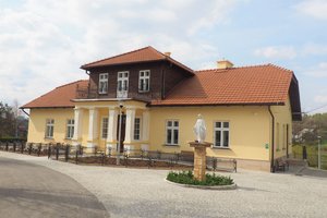 Dostawy aranżujące przestrzeń ekspozycyjna "Kantorówki" - Ośrodka Dokumentacji i Historii Regionu Muzeum Tadeusza Kantora