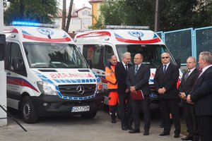 Uroczyste przekazanie karetki pogotowia ratunkowego i pomieszczeń dla potrzeb  Zespołu Ratownictwa Medycznego  w Wielopolu Skrzyńskim