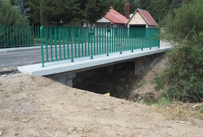 Remont mostu na rzece Wielopolka w miejscowości Nawsie