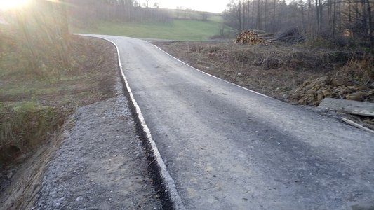 Przebudowa drogi gminnej Brzeziny - Baj w km 0+400 - 2+300