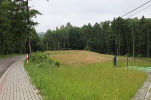 „Budowa boiska przy Szkole Podstawowej im. Karola Olszewskiego w Broniszowie”.